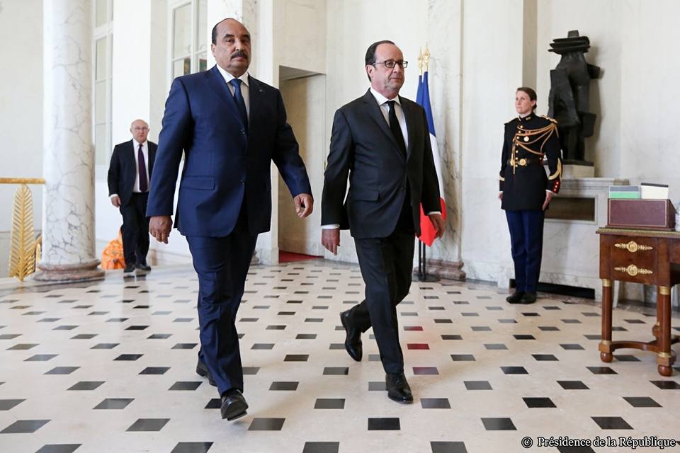 لحظة دخول الرئيس الموريتاني للقصر الاليزيه 