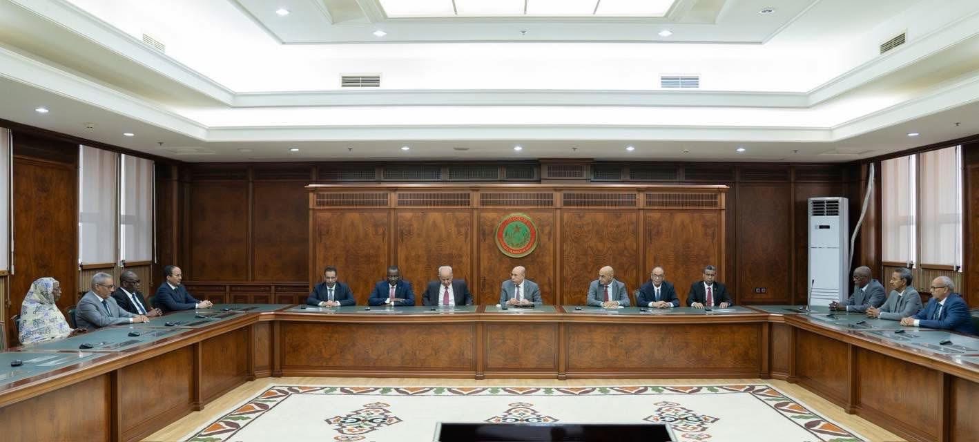 أعضاء اللحنة الوطنية لمكافحة الفساد يؤدون اليمين القانونية..